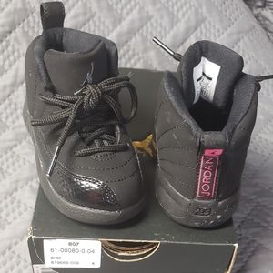 Jordans/Girls / black  with pink trim